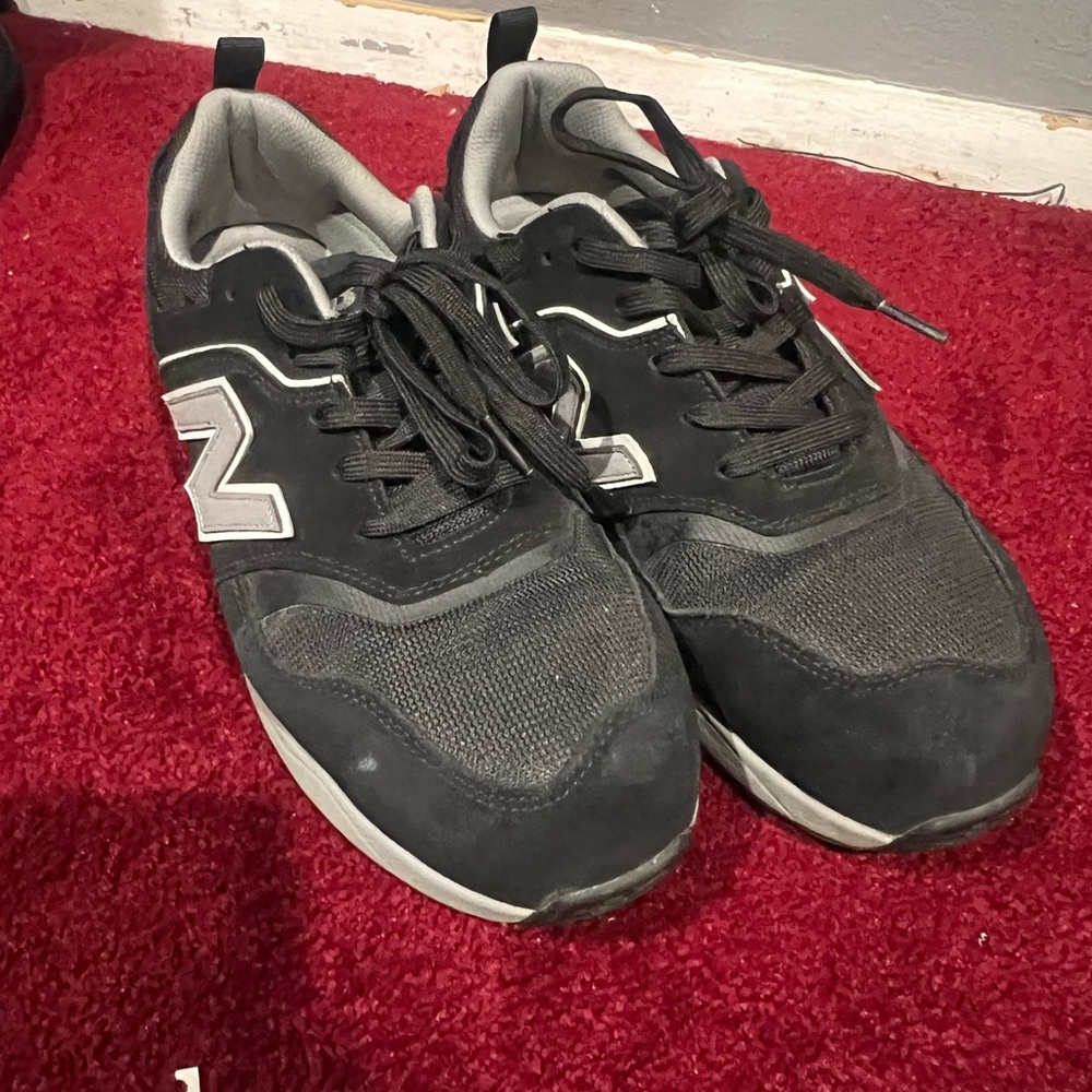 New Balance Black and Gray Retro Sneakers Suede Mesh